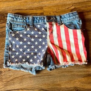 Hardly worn. Perfect condition!! ❤️🤍💙